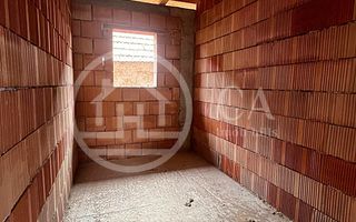 Teren si casa la rosu de vanzare in Biharia, Bihor - Poză 8