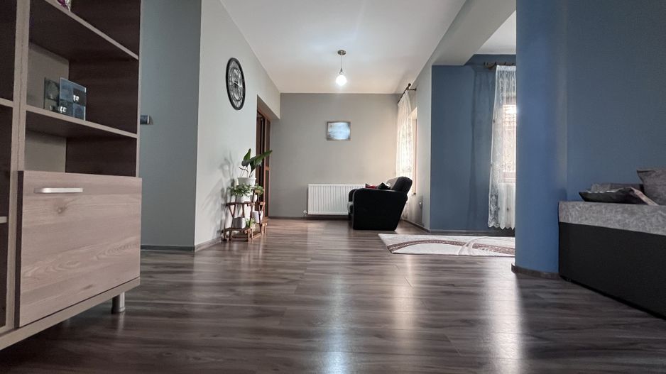 Casa de vânzare în Vulcana Pandele, la o distanță mica de oraș! - Poză 11