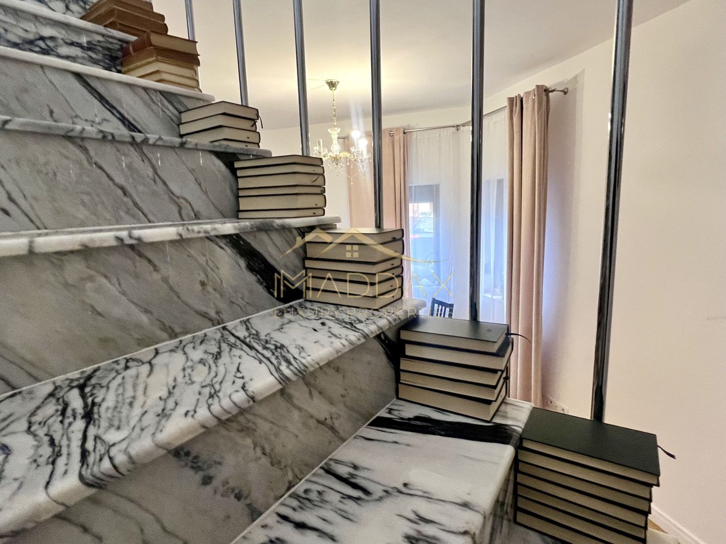 Casa **8 camere** // Domenii - Poză 4