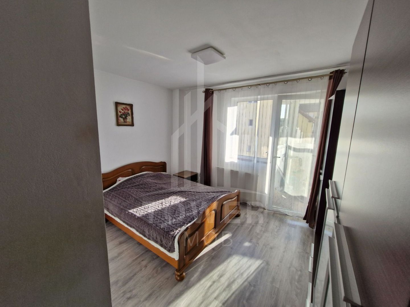 Apartament cu 3 camere - Frunzei - Poză 3