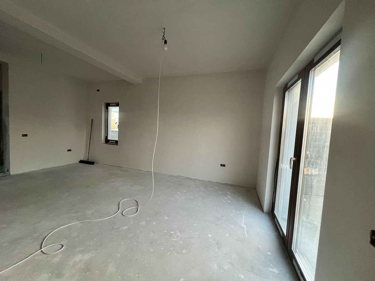 Duplex despartit prin camera tehnica - Poză 3