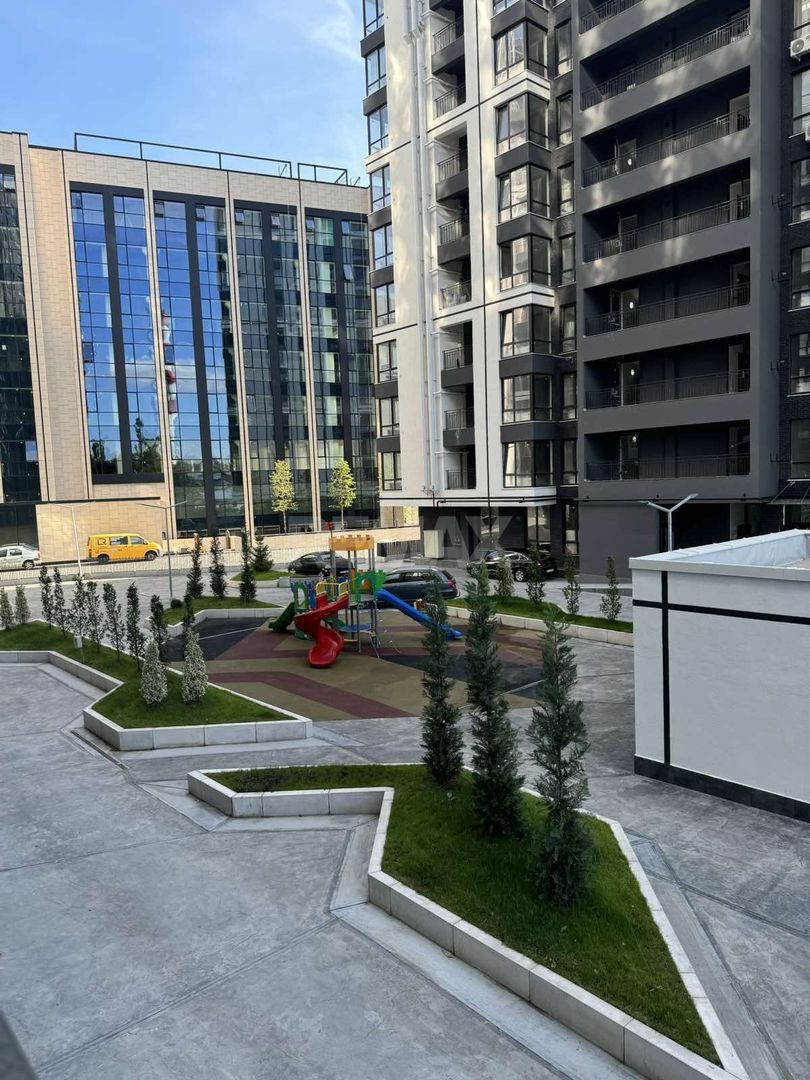 Apartament cu 3 camere - Poză 1