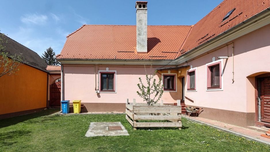 Casă Săsească Autentică cu Șură Impresionantă în Cristian – Teren 2729mp - Poză 7