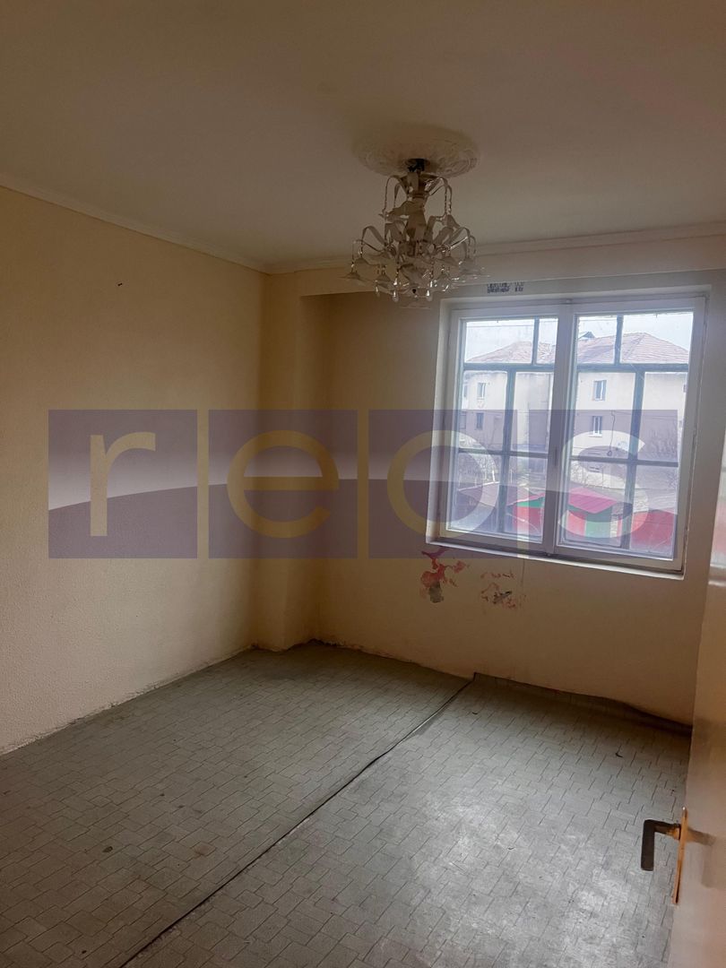De vânzare apartament 3 camere – Decomandat - Aleea Suica - Poză 3