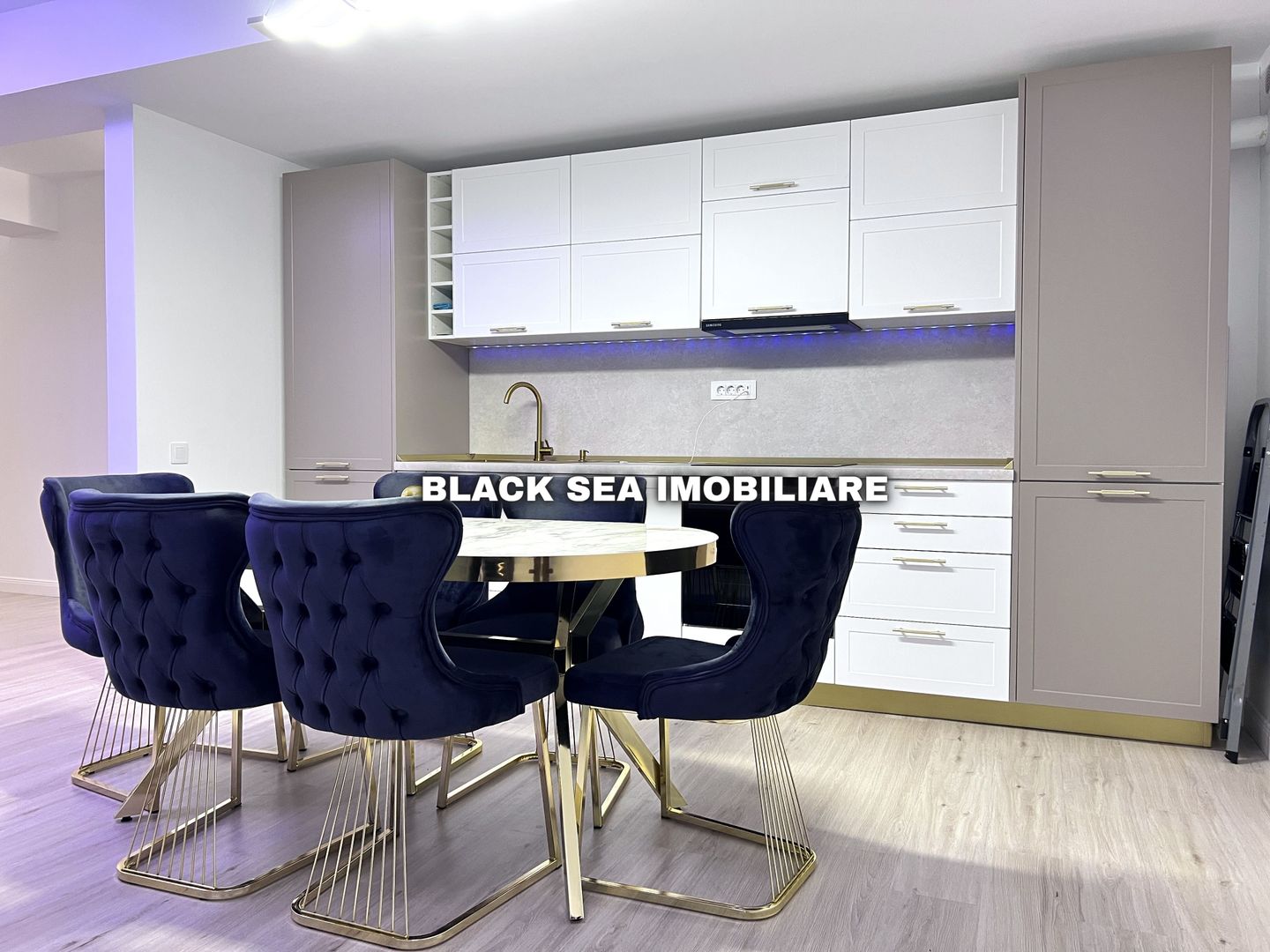 Apartament 3 camere de vanzare - Frontal Mare - Ocazie - Poză 4