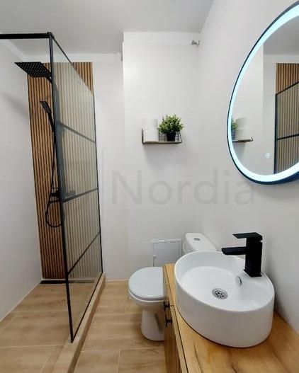 Apartament metrou Titan - ultrafinisat si mobilat - Poză 7