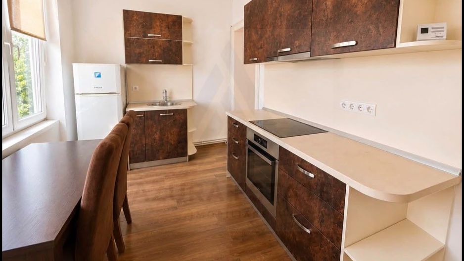 Apartament 2 camere 61 mp utili parter 2 bai 2 pivnite Centrul Istoric - Poză 1