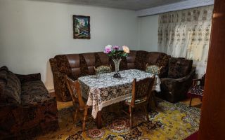 Casa Ghelari, 3 camere, 678mp, baie, buc., termopane, curte si gradina - Poză 10