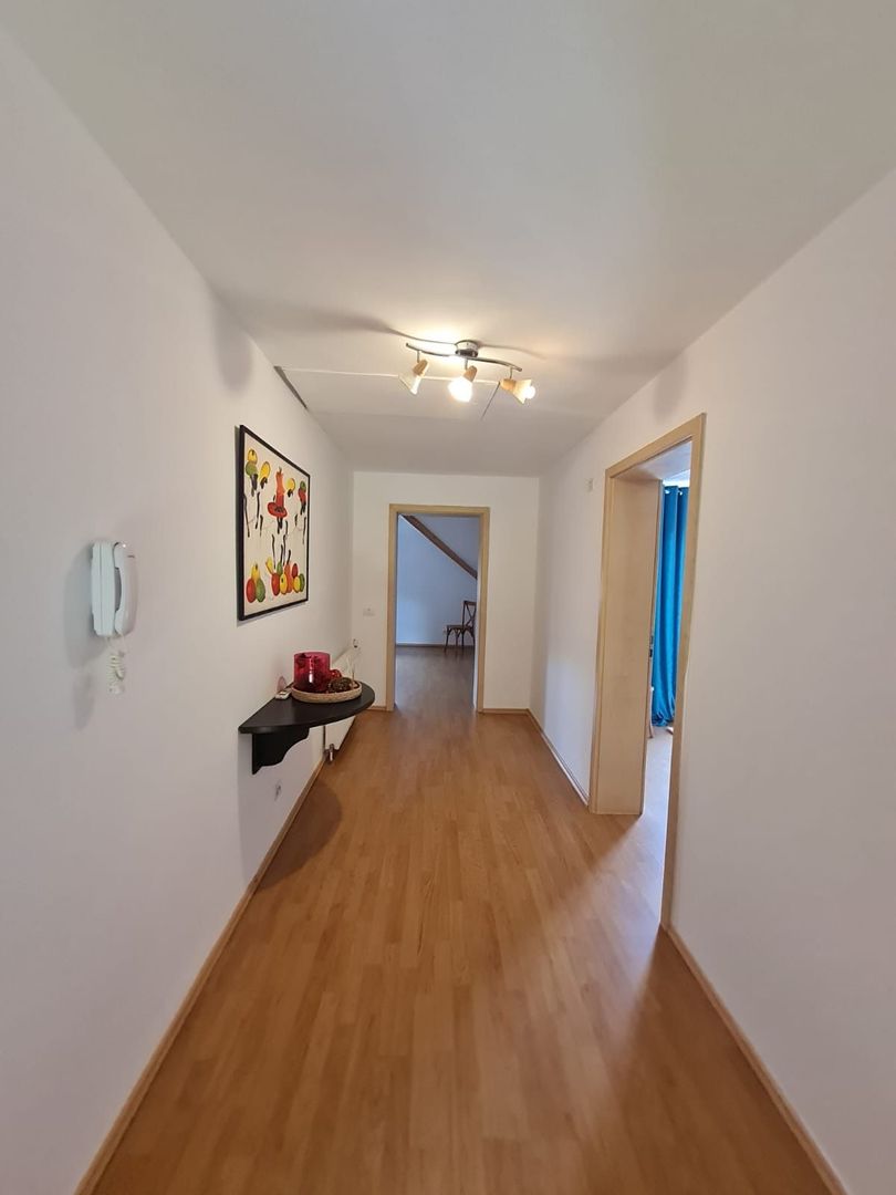 Vila spațioasă și recent renovată în Ghiroda! - Poză 29