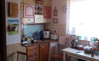 Apartament la casa, curte interioară,  foișor cu grill. - Poză 2