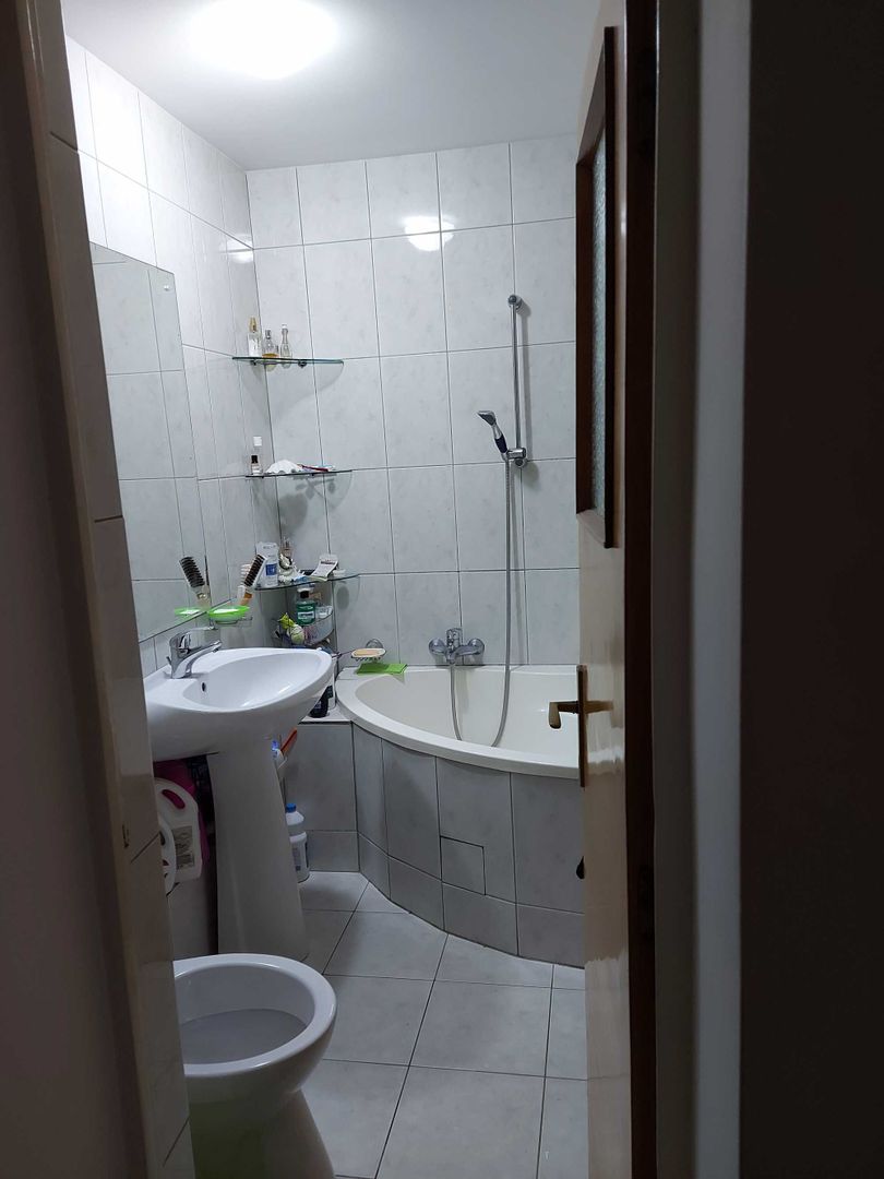 vând apartament 2 camere - Poză 3