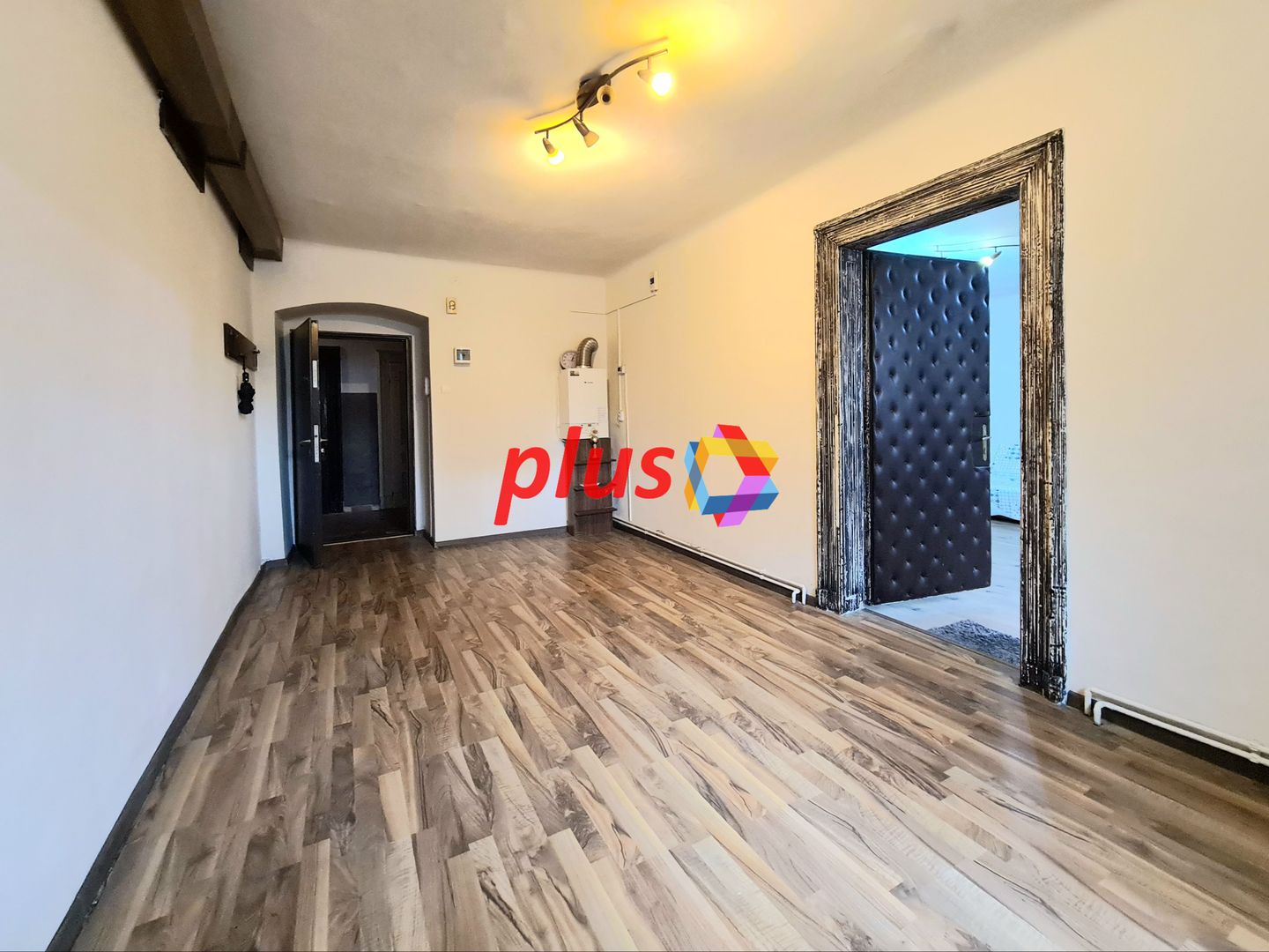 Spatiu birouri de vânzare Brasov - 55 mp  # Plus - Imo. ro - Poză 1