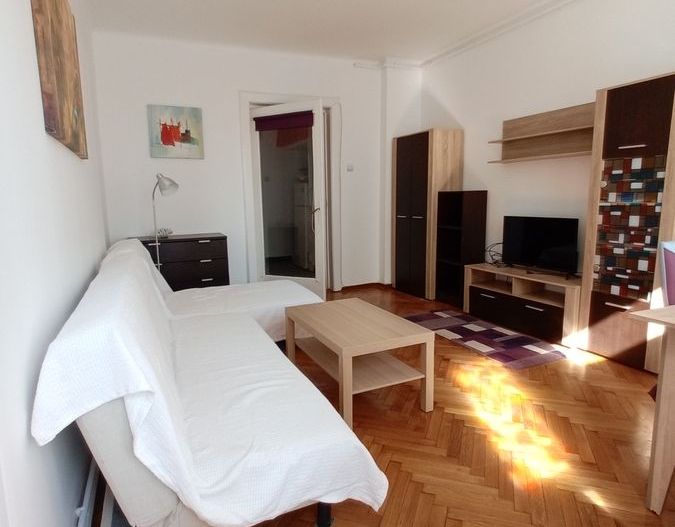 Închiriez garsonieră, Unirii - 13 septembrie, centrală proprie - Poză 2