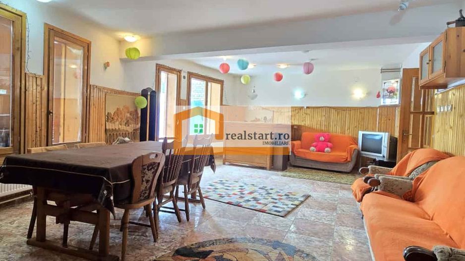 Vedere padure, panouri solare si fotovoltaice, pompa de caldura,  semineu - Poză 34