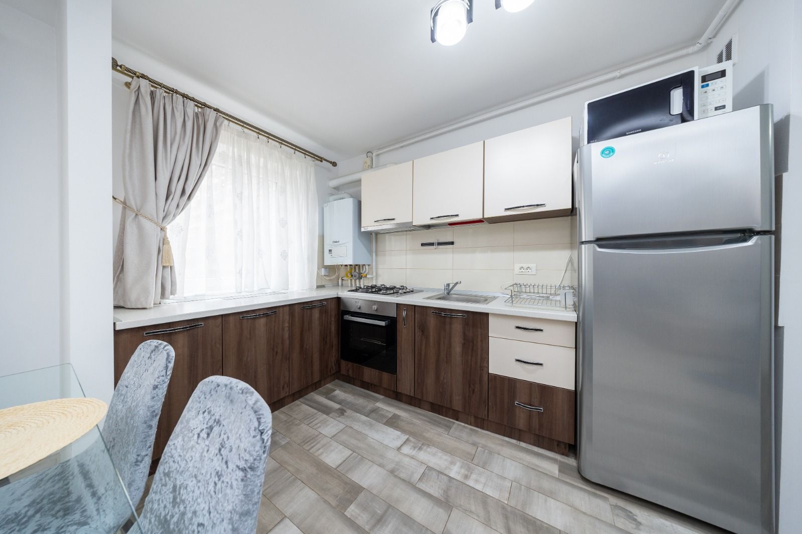 Apartament cu doua camere modern ,cu boxa in Top City - Poză 9