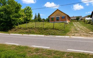 Constructie la rosu si teren 1000 mp, Zapodeni, Vaslui - Poză 4