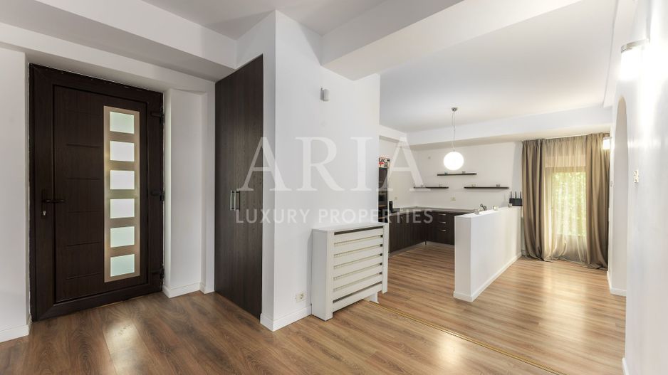 VILA SNAGOV WATERFRONT - PISCINA - PONTON 40M DESCHIDERE LA LAC - Poză 15