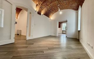 Spatiu birou in cladire istorica restaurata - Poză 4