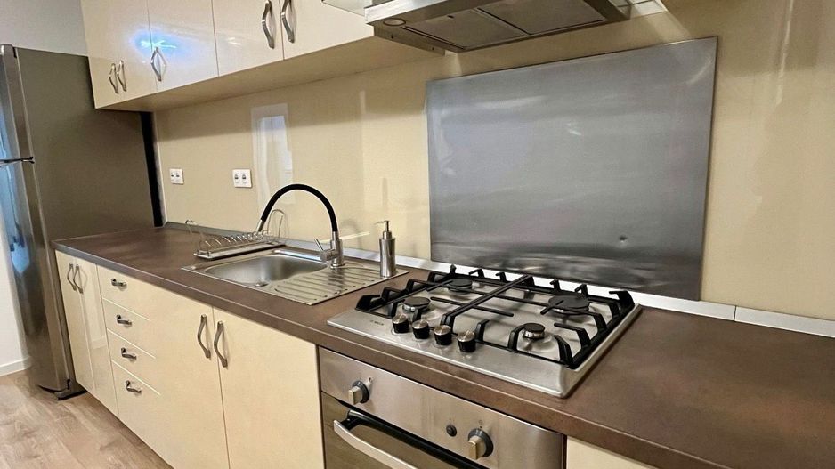 AP. 2 CAMERE JIULUI, BLOC NOU, BUCATARIE OPEN-SPACE, METROU 5 MINUTE - Poză 5