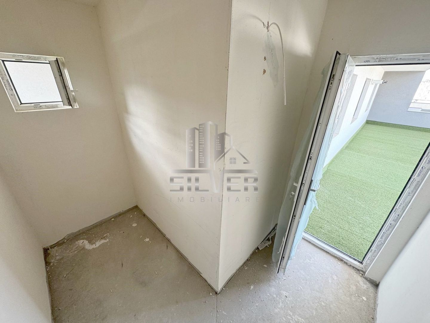 Apartament cu 2 camere dec.+terasa de 50 mp+boxa 5 mp.PRET REDUS! - Poză 4