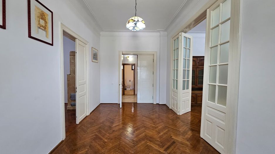 Casa eleganta cu tavane inalte si gradina superba - Poză 4