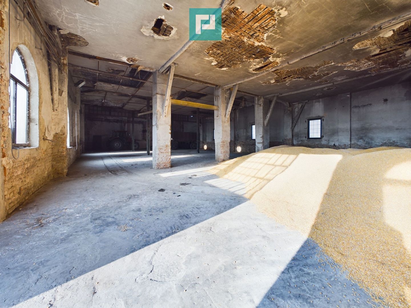 Teren și hale pe calea Aradului în Periam - Poză 14