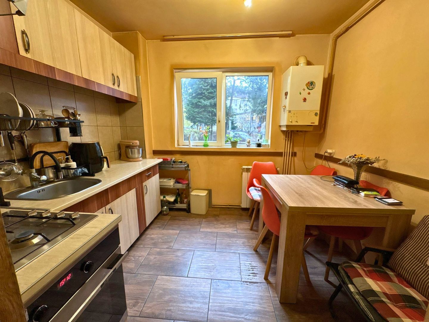 Apartament 2 camere parter 50 M² zona linistita Simeria - Poză 4