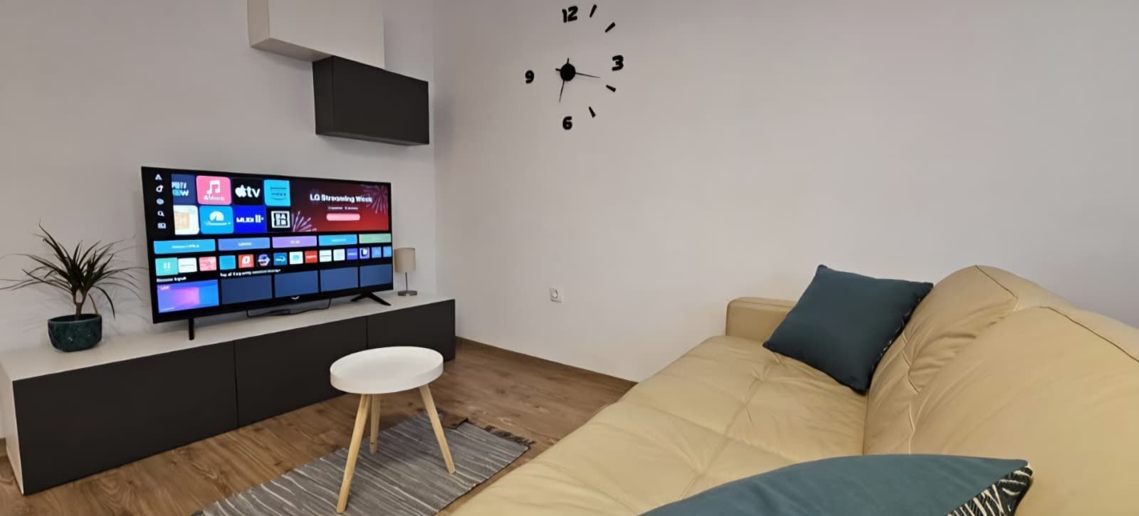 Închiriere 2 Camere Unirii, Decomandat Bloc Reabilitat - Poză 3