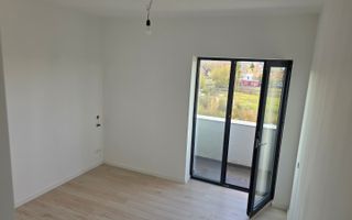 Apartament 3 camere și loc de parcare - Poză 1