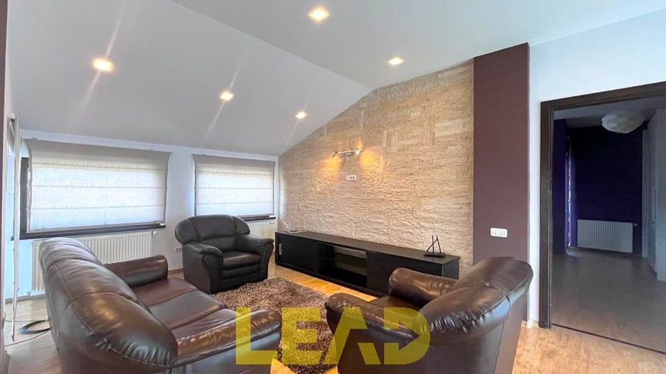 Apartament la casa, zona Tractorul - Coresi! De Inchiriat! - Poză 1