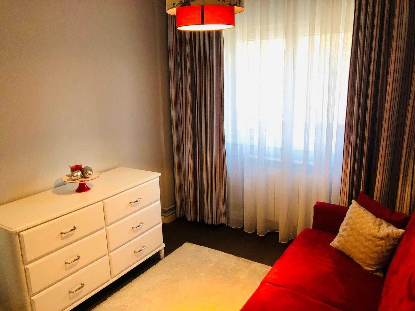 3 camere renovate, 2 bai, 2 balcoane, boxa la subsol, zona Diham - Poză 2
