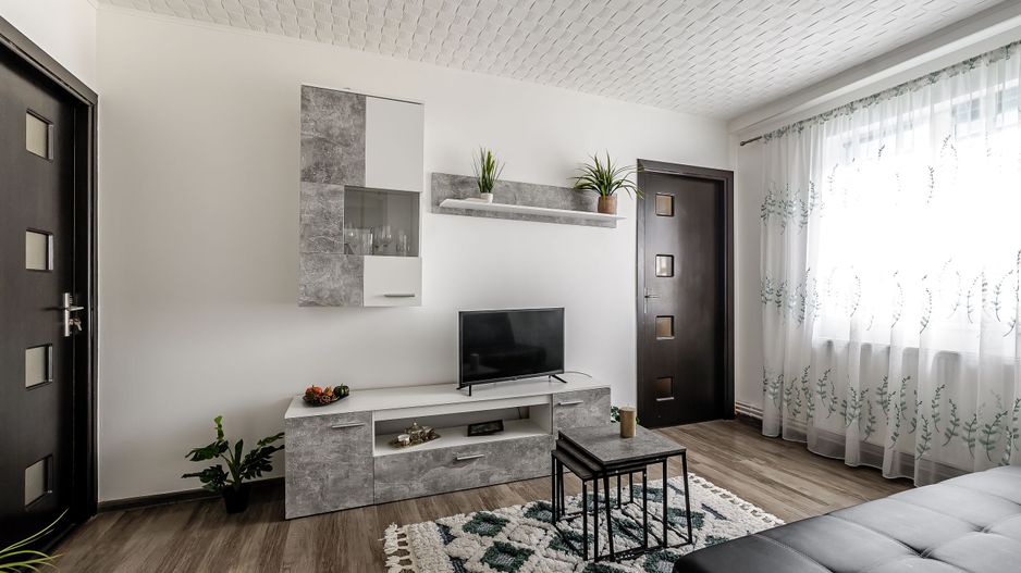 VANDUT! Apartament 3 camere - renovat recent - Poză 2