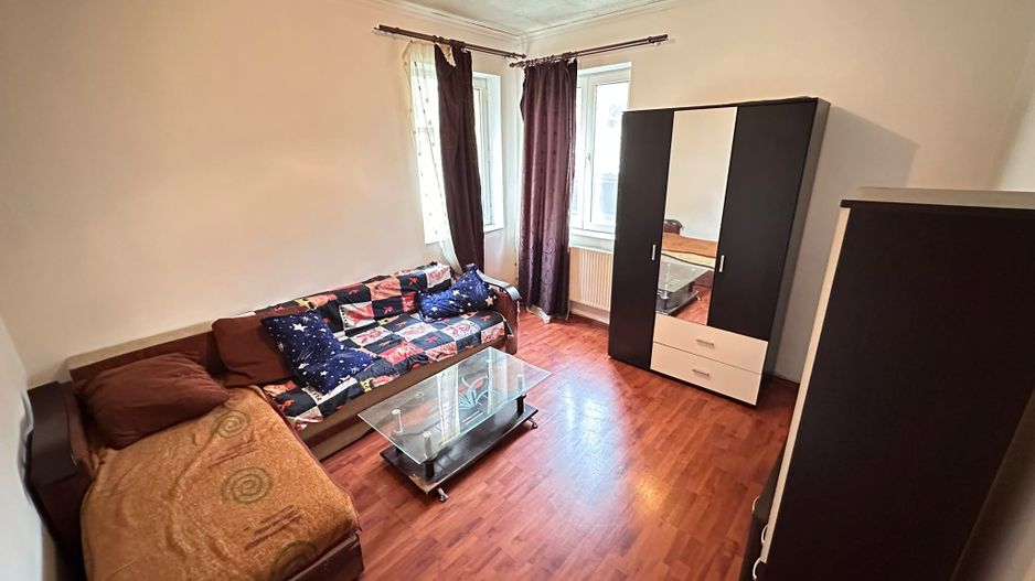 DE VANZARE GARSONIERĂ ÎN VILĂ | ULTRACENTRAL | CURTE | CENTRALĂ PROPRIE - Poză 1