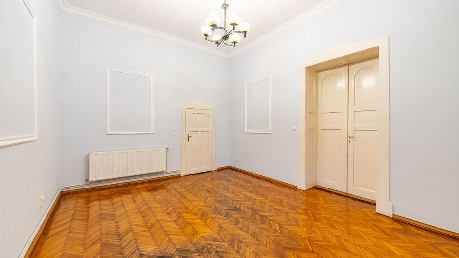 Apartament nemobilat, 3 camere, etaj 1, Bld.Revoluției - Poză 3
