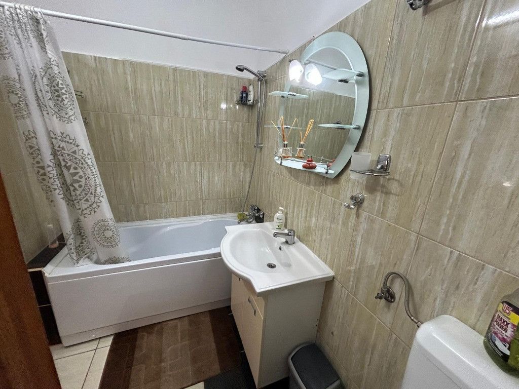 De vânzare casă cu etaj - Poză 9