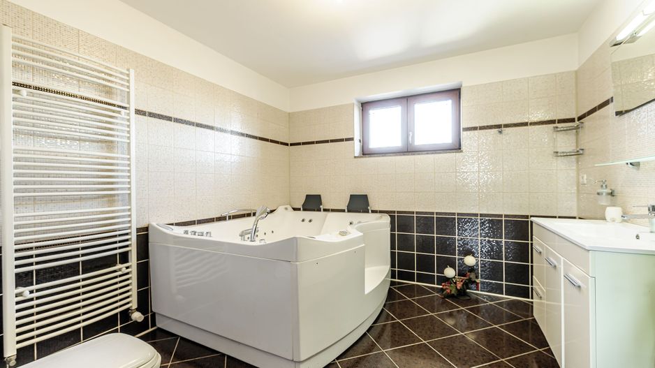 Vilă modernă 6 camere - Bujac - Poză 5