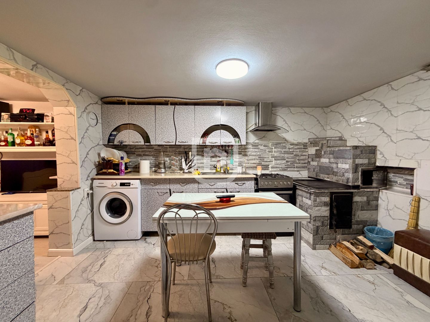 Casă duplex cu 3 camere în Frasin Bucovina - Poză 3
