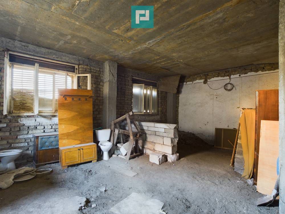 Casă/vilă cu 6 camere în Curtici - Poză 9