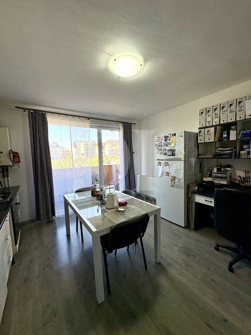 Apartament cu 3 camere -zona Eroilor Floresti - Poză 3
