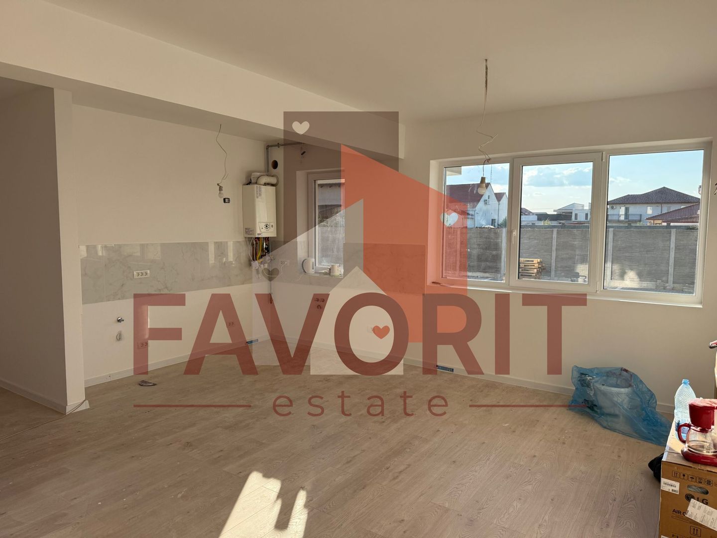 Bloc Nou. Gradina proprie de 103 mp si 2 locuri de parcare inscrise in CF. - Poză 2