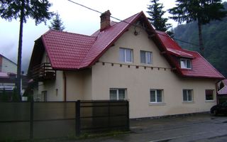 Pensiune de vanzare P+E Busteni - central - Poză 2