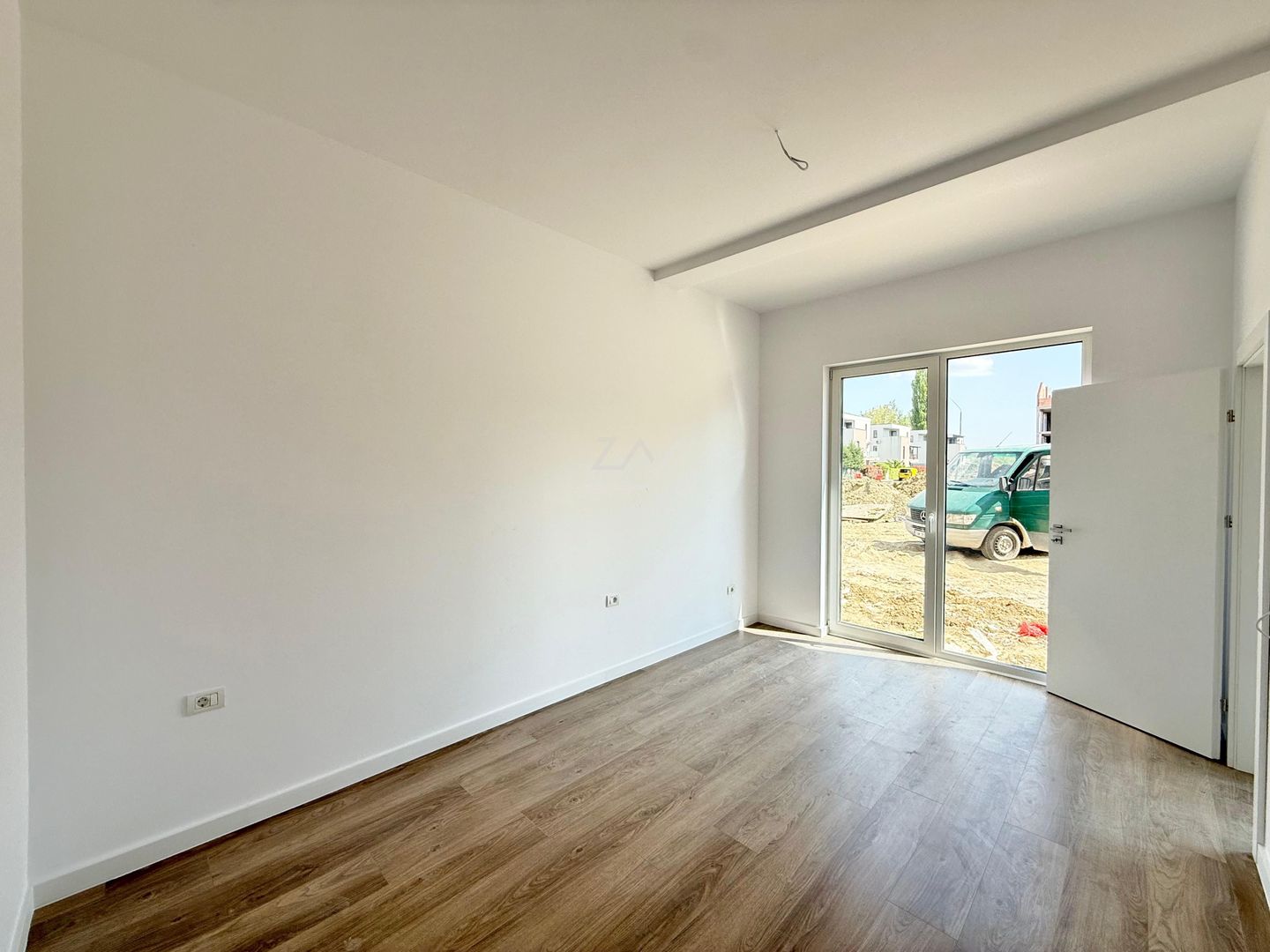 Comision 0. Gradina proprie 25 mp. Dressing. Loc de parcare. - Poză 5
