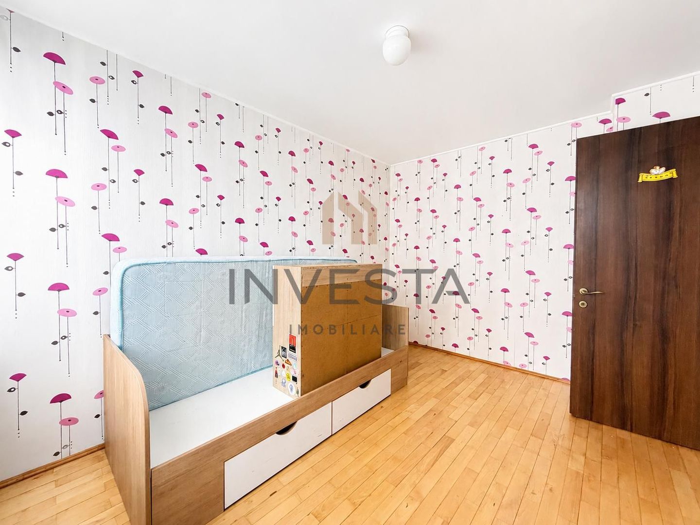 Casa de 360 mp cu sauna si garaj dublu de inchiriat in zona Buna Ziua - Poză 16