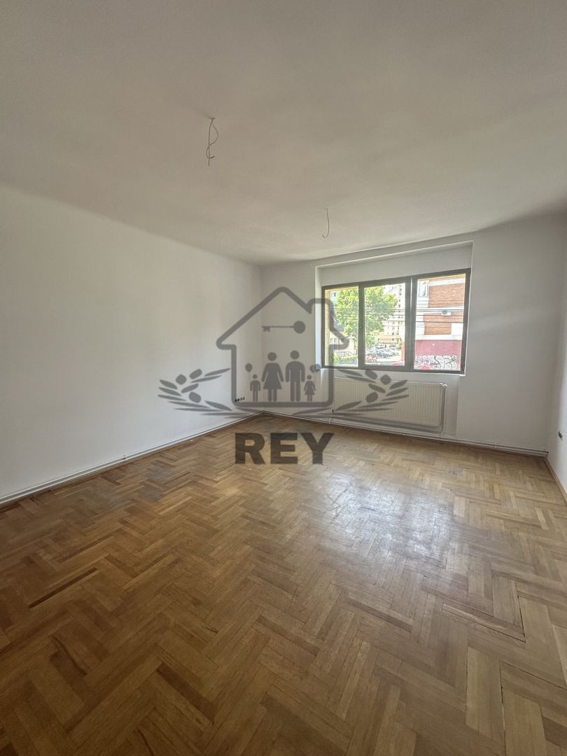 Proprietate versatila de vanzare zona Bd Victorierie-3 incaperi - Poză 1