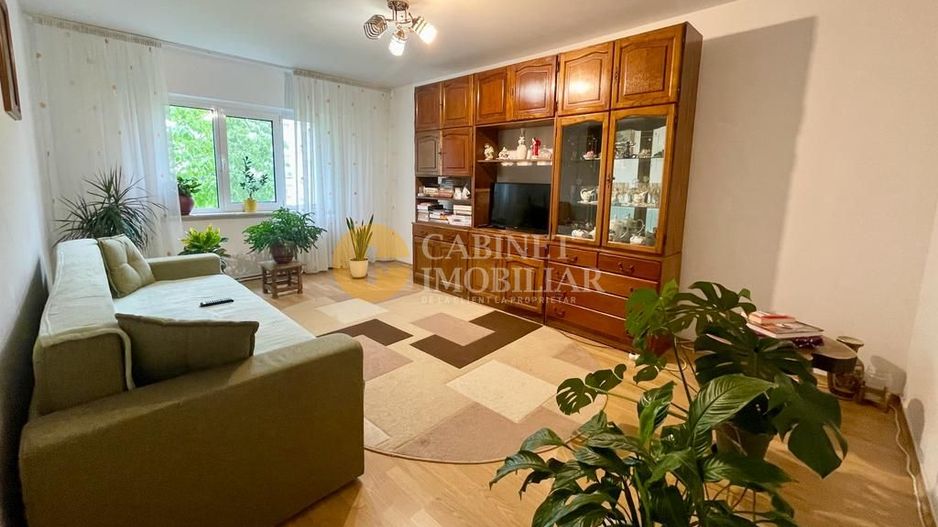 3 Camere Decomandat - Bloc dupa 80 - Etaj Intermediar - Podu Ros - Nicolina - Poză 1