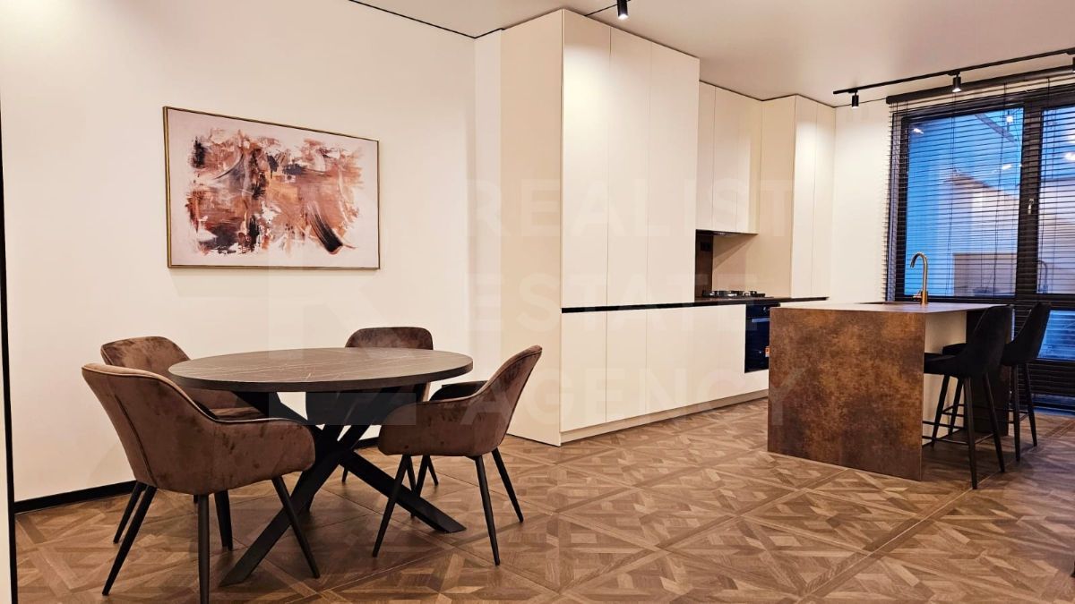 Chirie, apartament 3 camere, str. Lacului, Centru - Poză 1