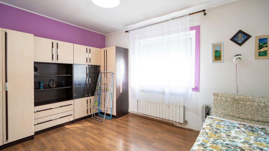 Casa cu 300 mp de teren , acces auto si dublu front in Nufarul - Poză 4