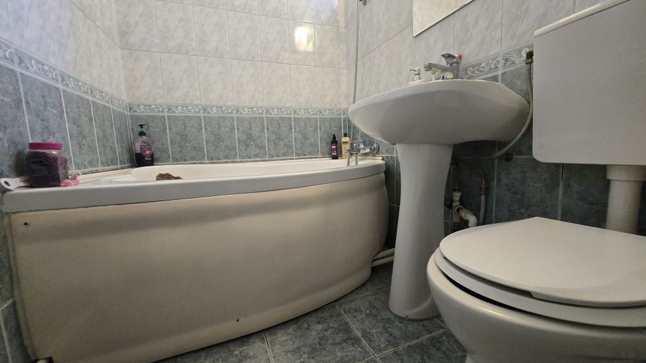 Apartament cu 3 camere  de vanzare - B dul 1 Mai - Poză 5