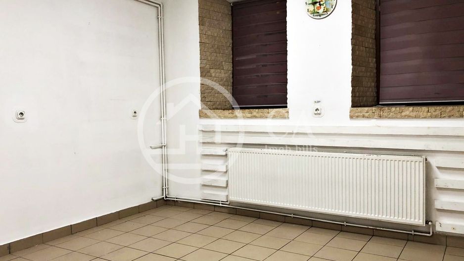 Spatiu comercial de inchiriat cu 5 camere pe Republicii, Oradea - Poză 4