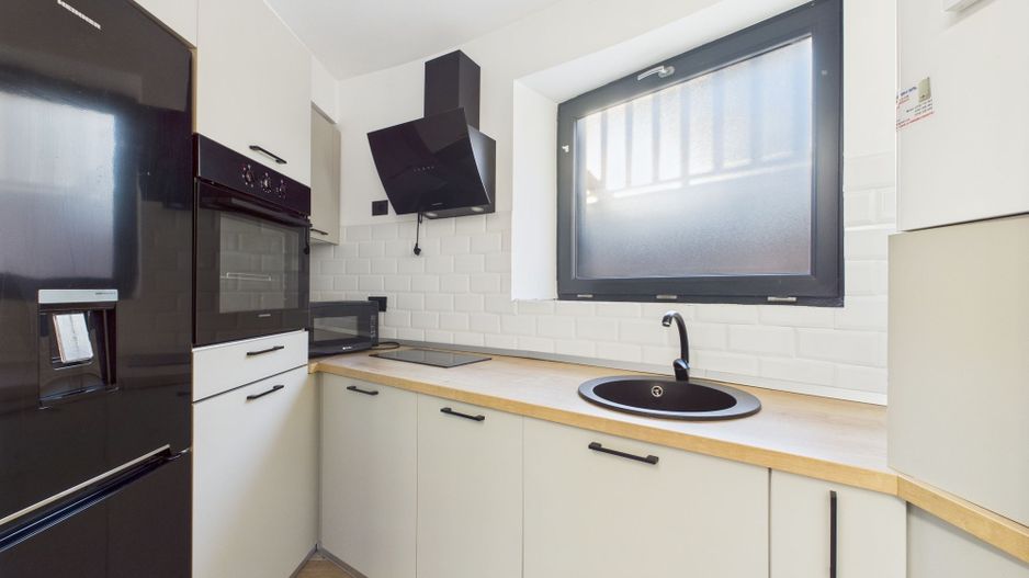 Apartament 2 camere cu 2 băi, 2 locuri de parcare si curte - Poză 11